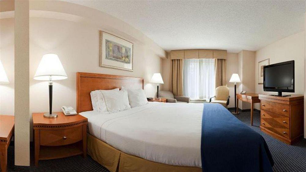 Holiday Inn Express Richmond-Brandermill-Hull Street By Ihg Exteriér fotografie